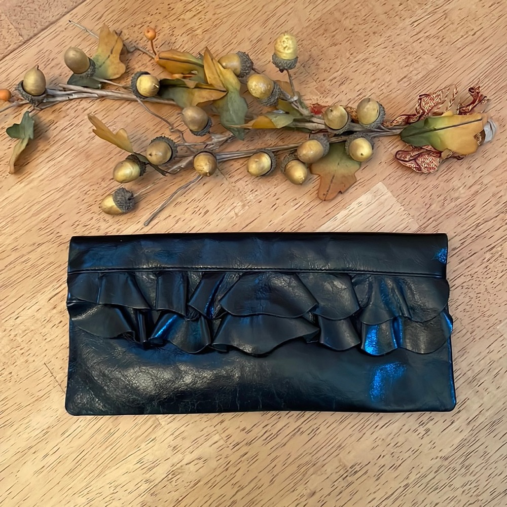 Hobo International leather black purse. With its dusting bag.